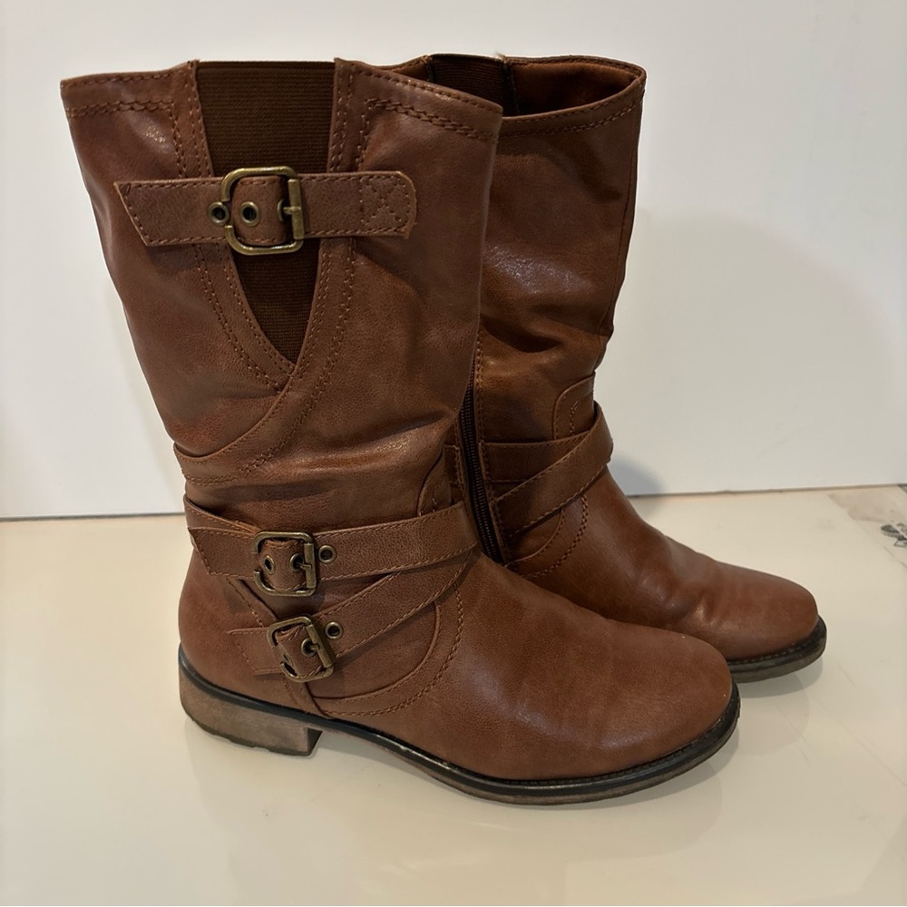 Bare Traps, size 7.5 brown midcalf zip up boot